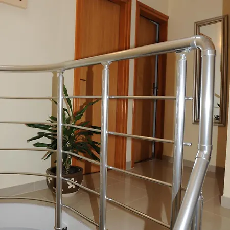 ゲストハウス ルームス バレンチノ