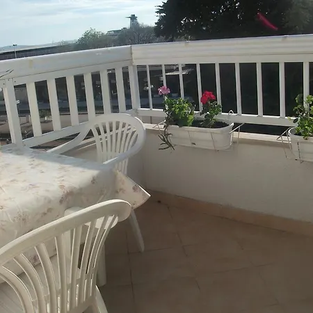 ゲストハウス ルームス バレンチノ