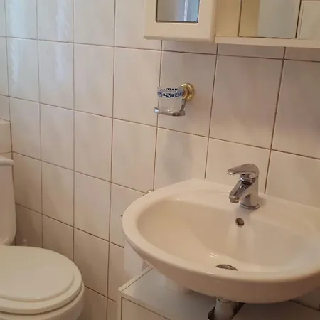 ルームス バレンチノ ゲストハウス 3*