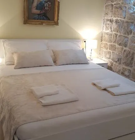 Valentino 3* Split