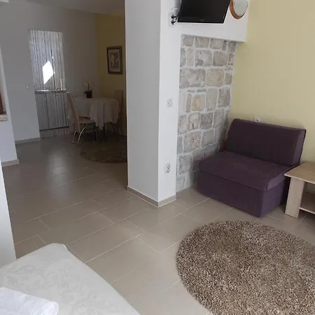 ルームス バレンチノ